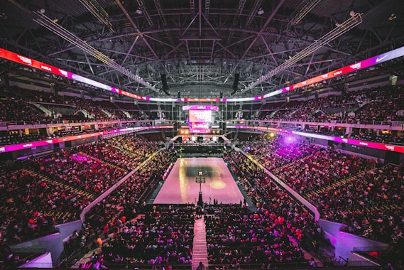 NBA篮球赛精彩扣篮集锦，球员突破上篮，看球网NBA赛事回放点播